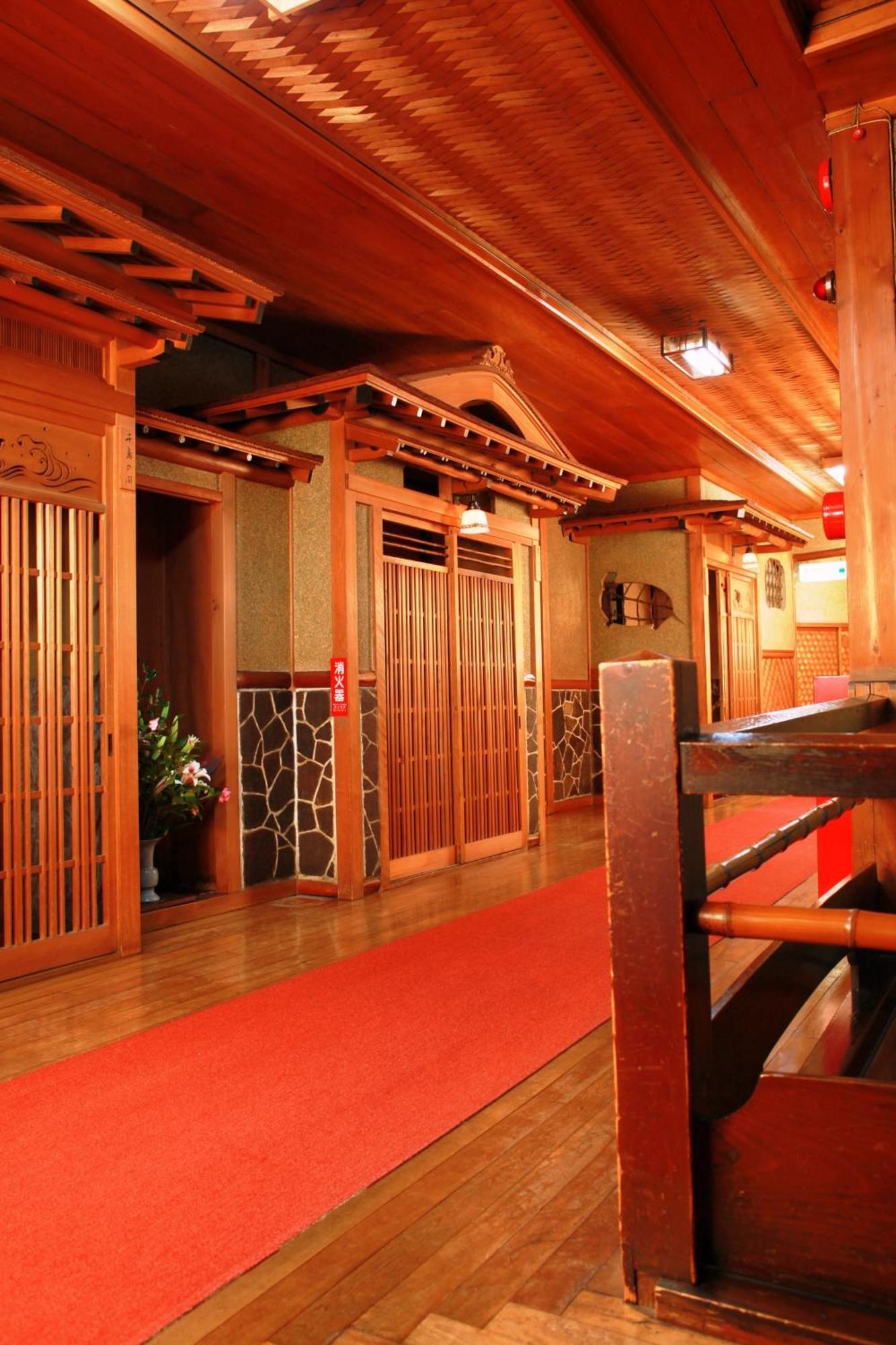 Ryokan Kaminaka Такаяма Экстерьер фото